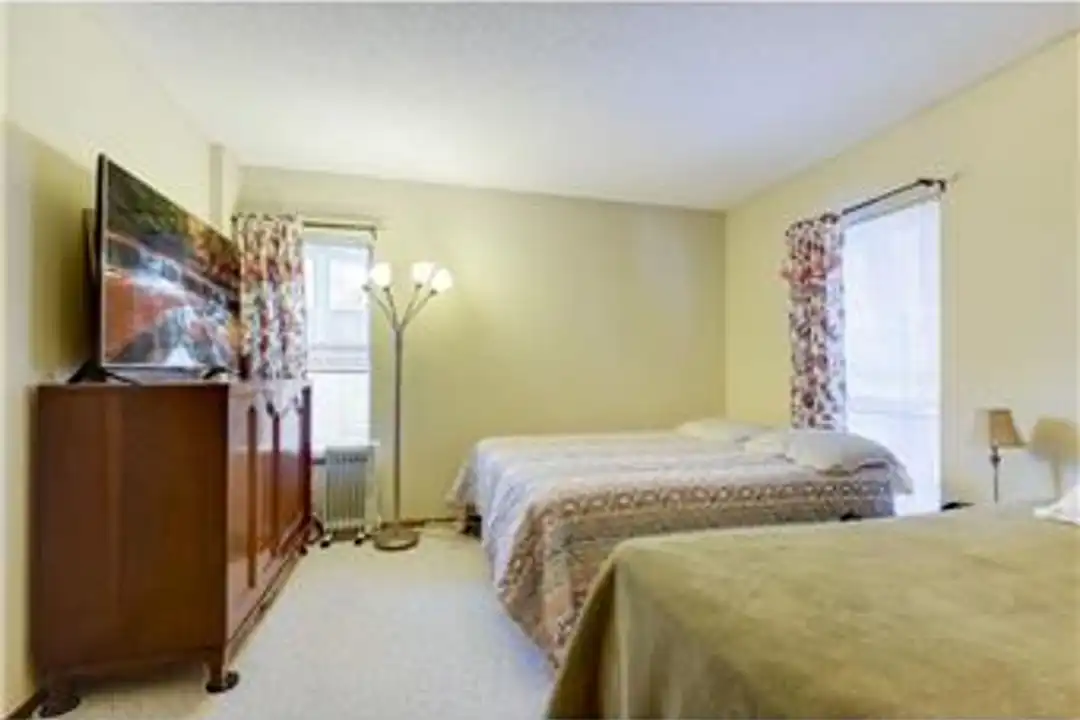 427 SE 8th Ave - View 3