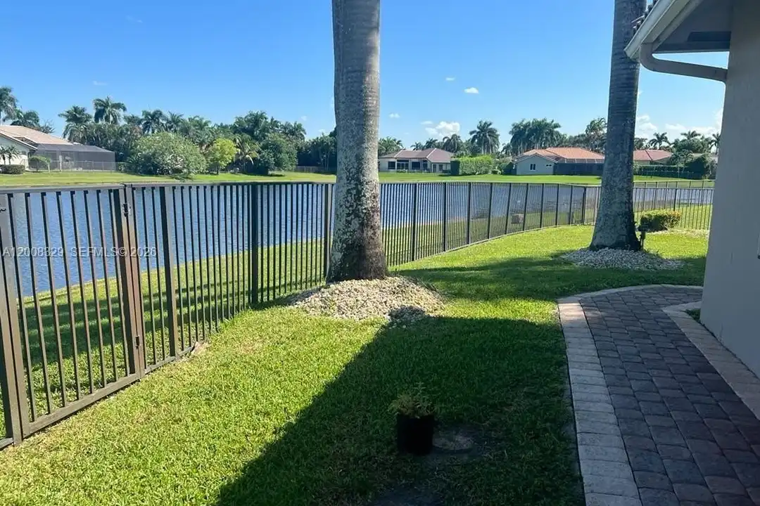 2534 Poinciana Dr - View 5