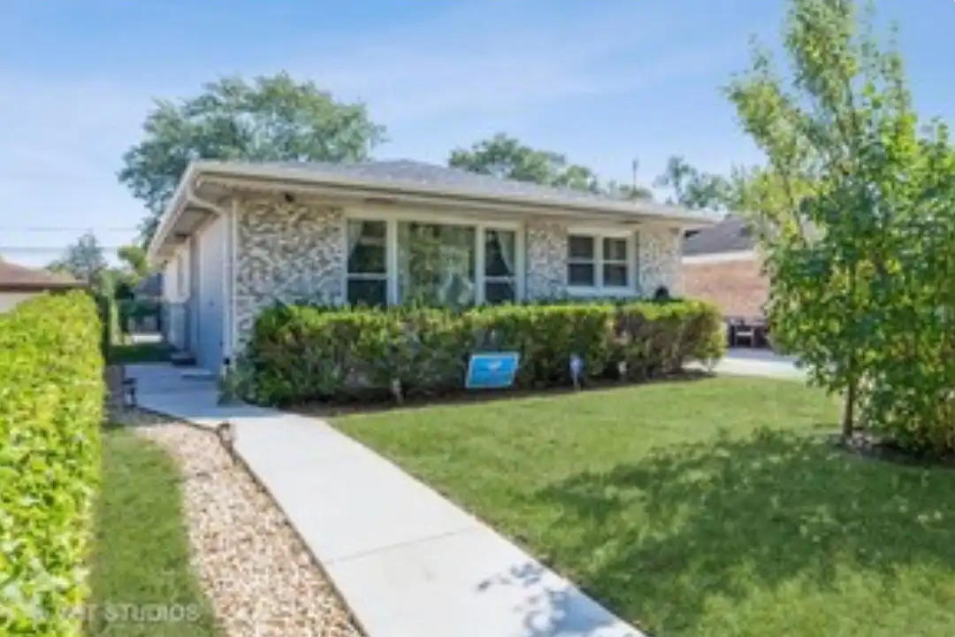 534 Lawler Ave – photo 1 of 6
