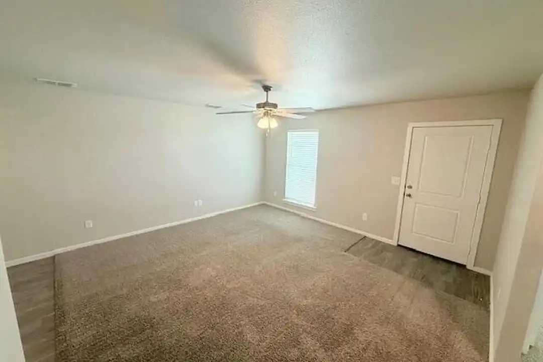 9702 Trenton Ave - More
