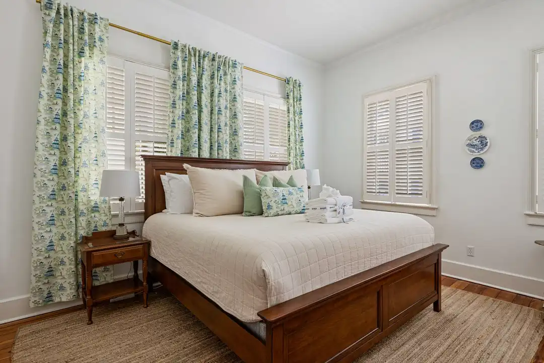 123 Queen St - View 3