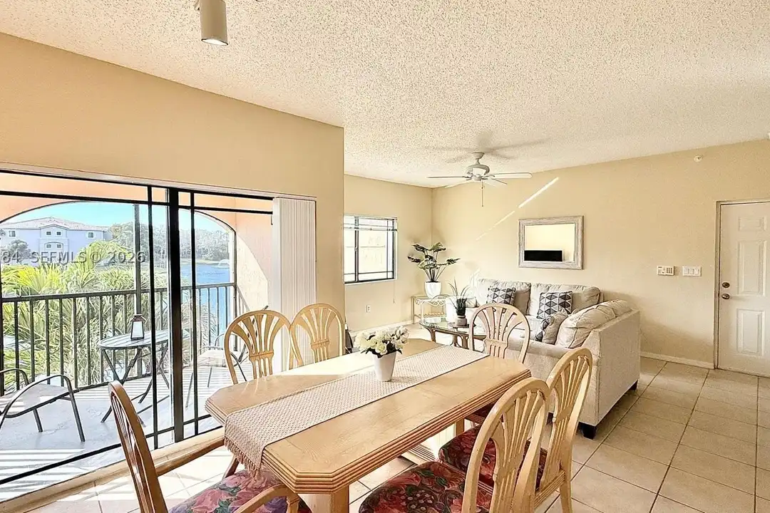 Apartment in Palm Beach Gardens - More