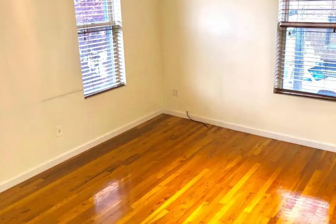 Apartment in New York, Ridgewood, Queens - View 5