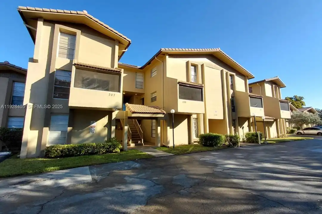 Apartment in Coral Springs - View 2