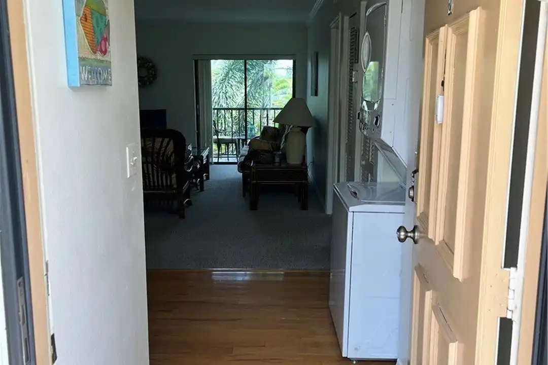 Apartment in Fort Myers - View 2