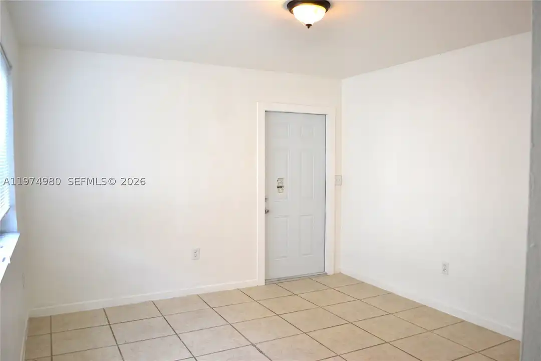 1035 SW 4th St #2 - View 5
