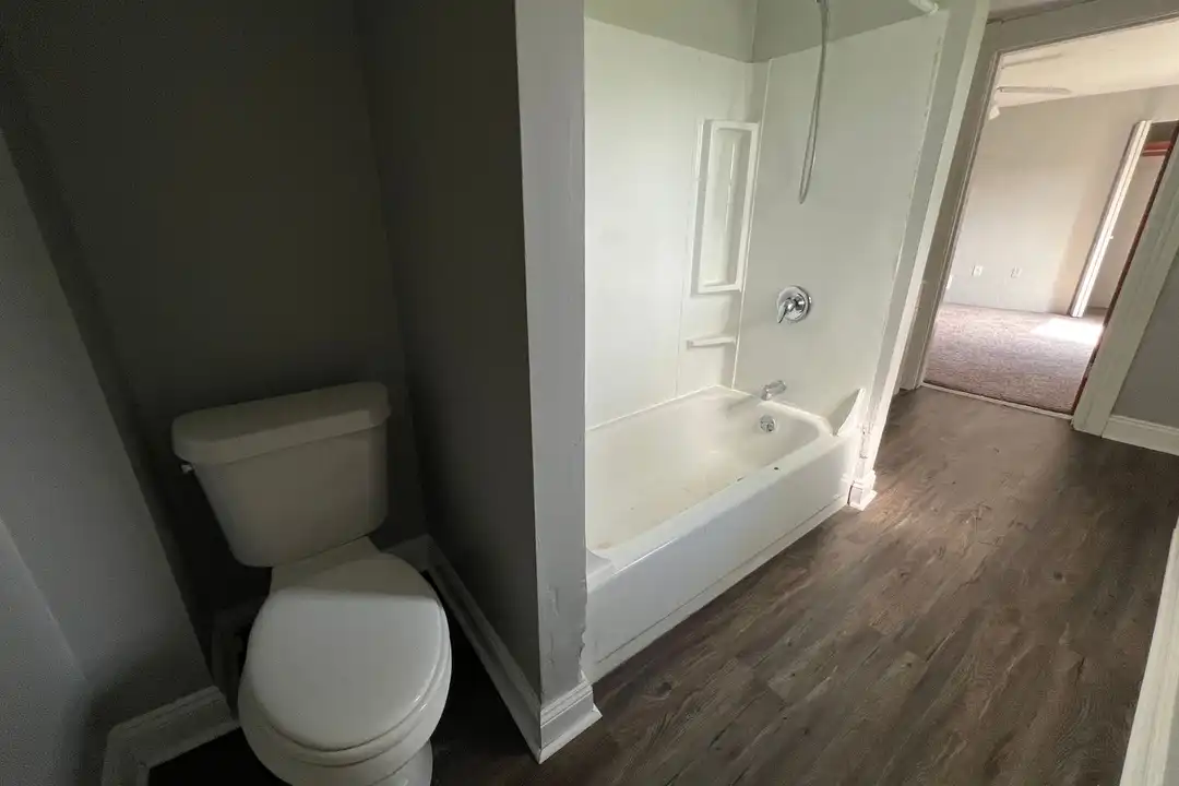218 Mary St - More