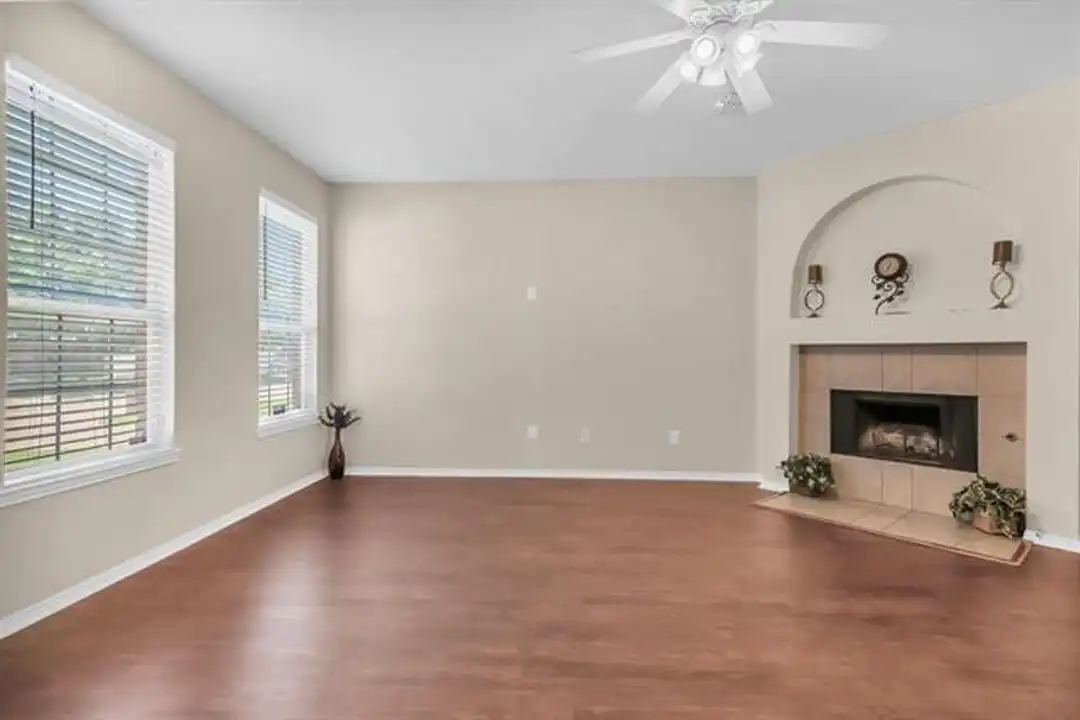 10217 Pear St - View 6