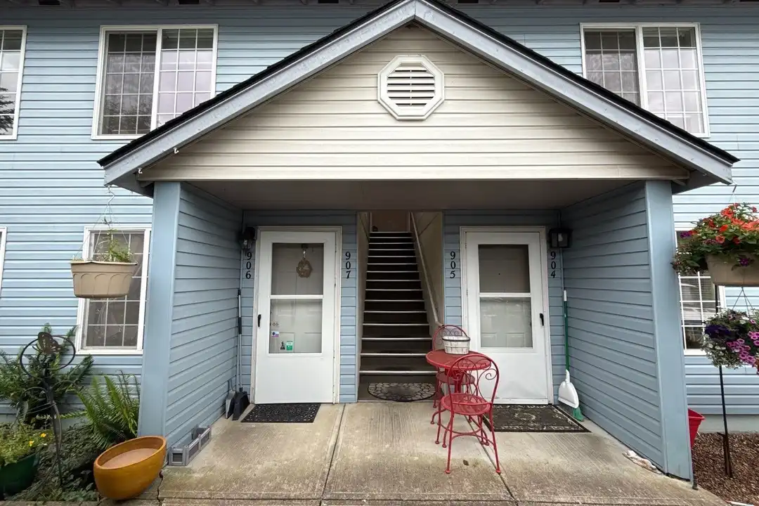905 Bryan Ct - View 2