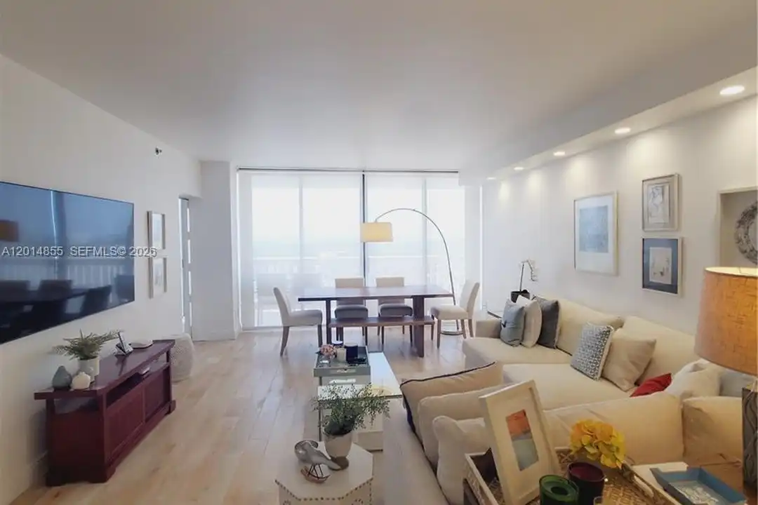 2000 E Island Blvd unit 2703 - View 4