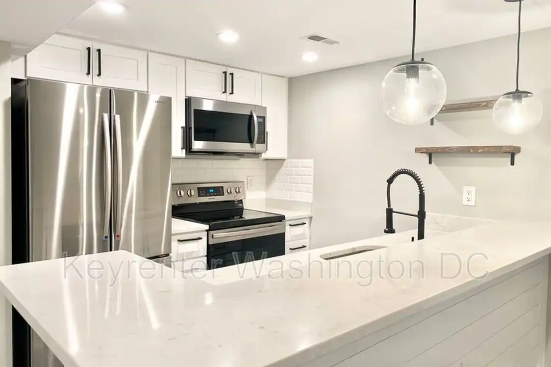 Apartment in Washington - View 2