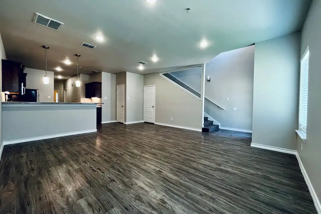 Apartment in Lubbock - More