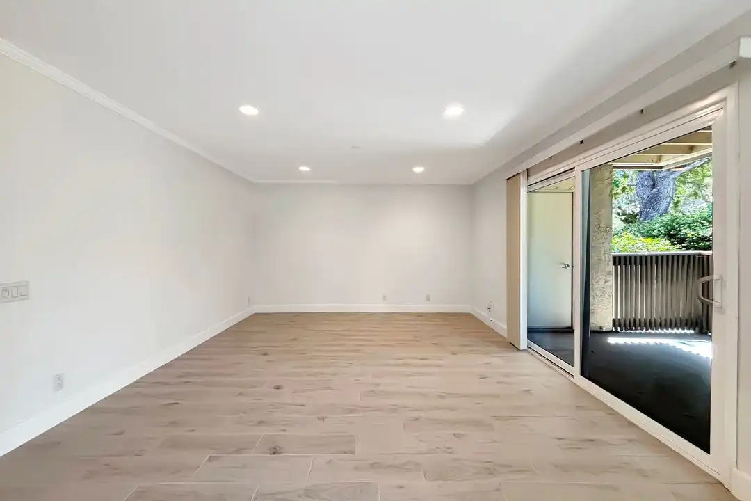 8503 Villa La Jolla Dr unit J – pohled 5