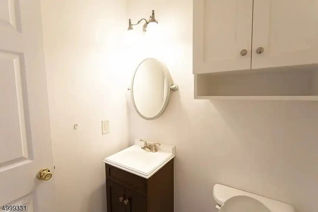 Apartment in Newark - View 4