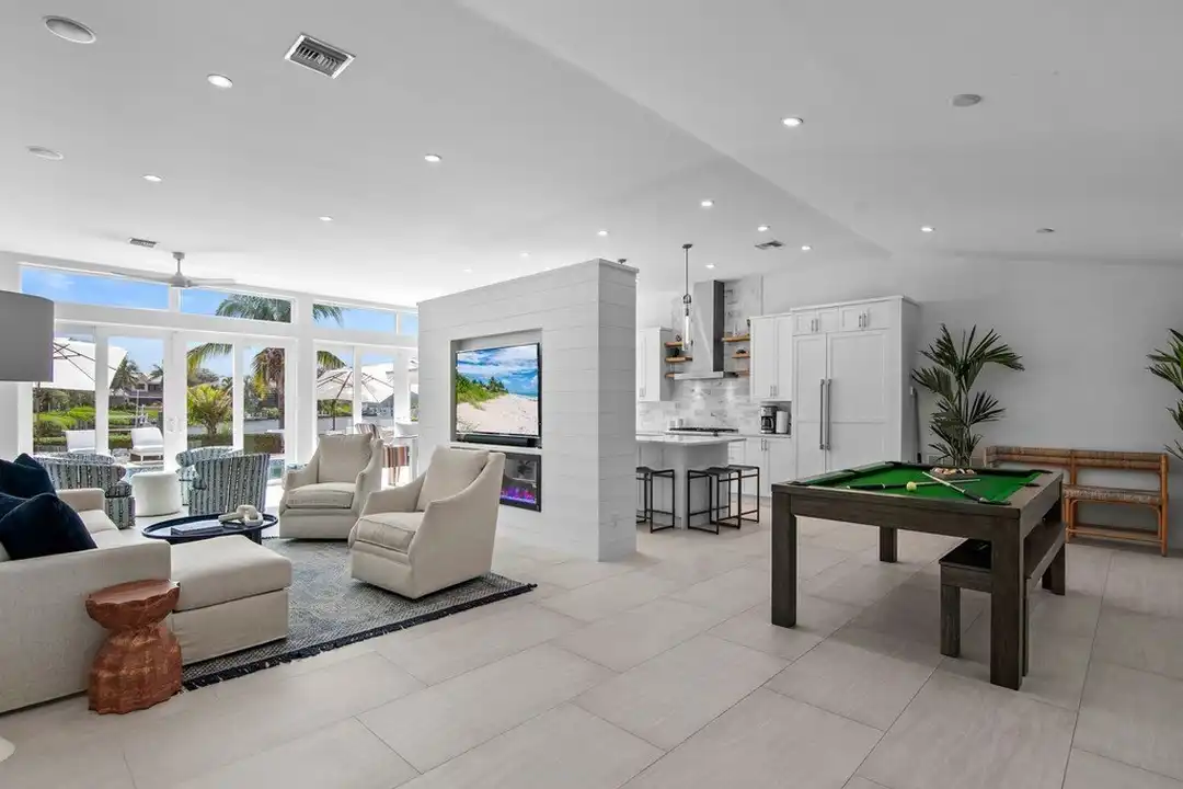 4601 Sunset Dr - More
