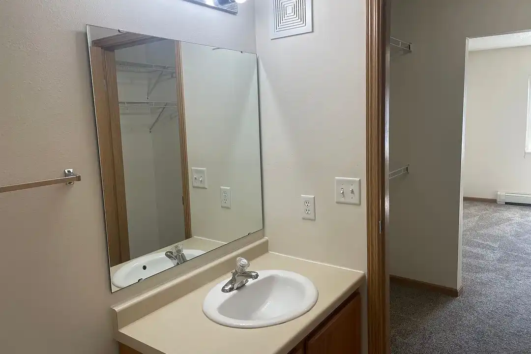 Huntington Pointe I – photo 1