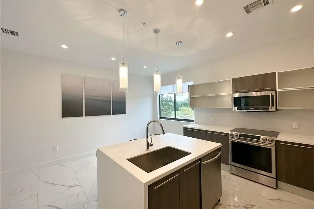 113 SE 1st Cir - View 4