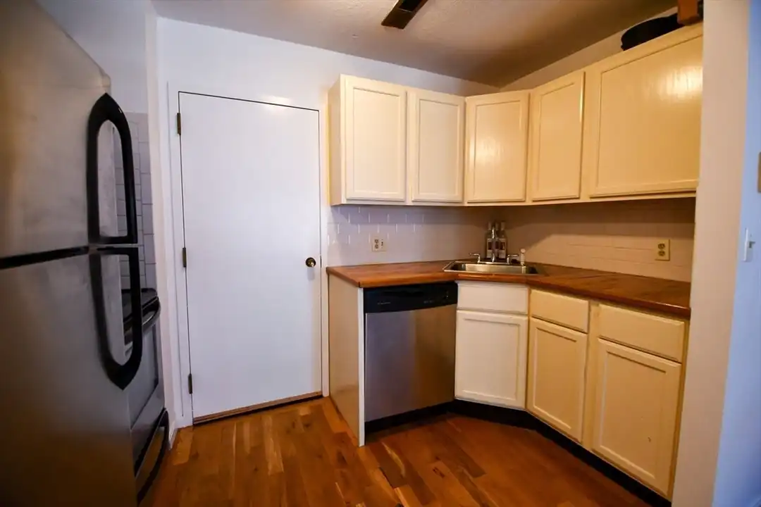 386 Commercial St unit 3D - More