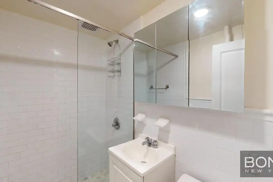 321 W 105th St unit 1B - View 3