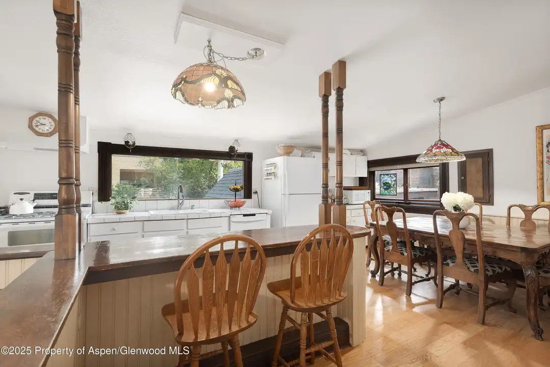 214 W Hyman Ave - View 5