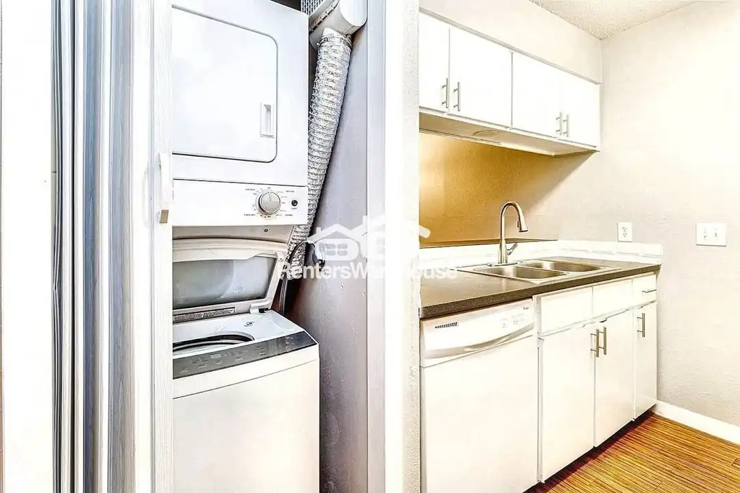 4007 Avenue C unit 105 - View 3