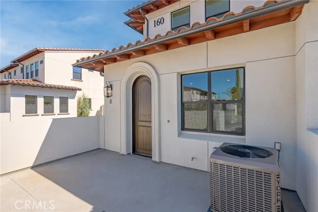 Apartment in Monterey Park - View 2