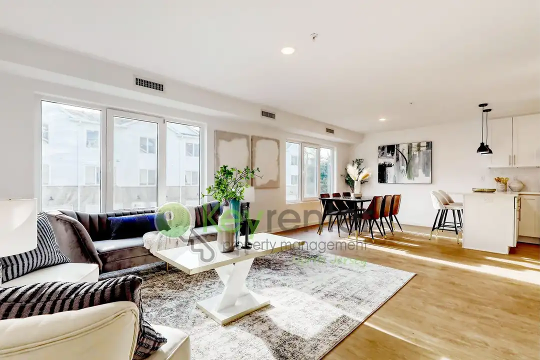 176 Pennington Ave – photo 1