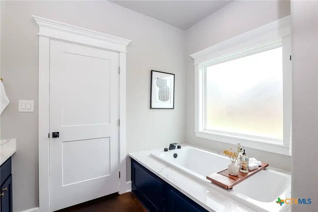 109 Luke Ct - View 3