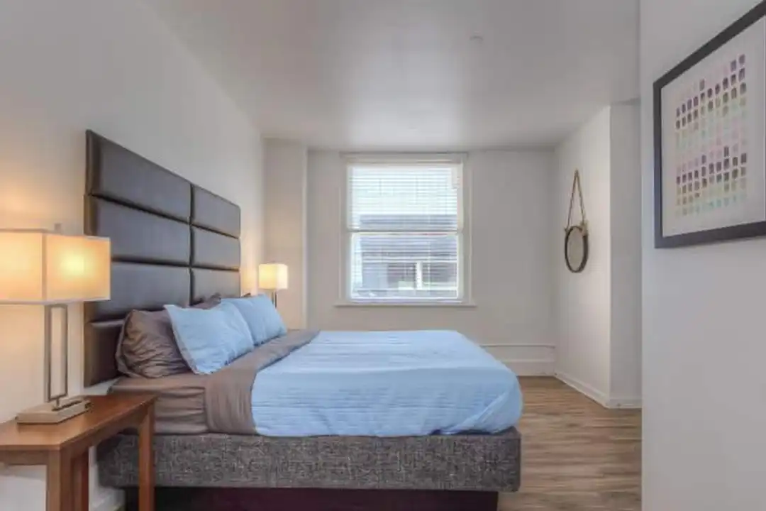 410 W 7th St unit # 107 - View 4
