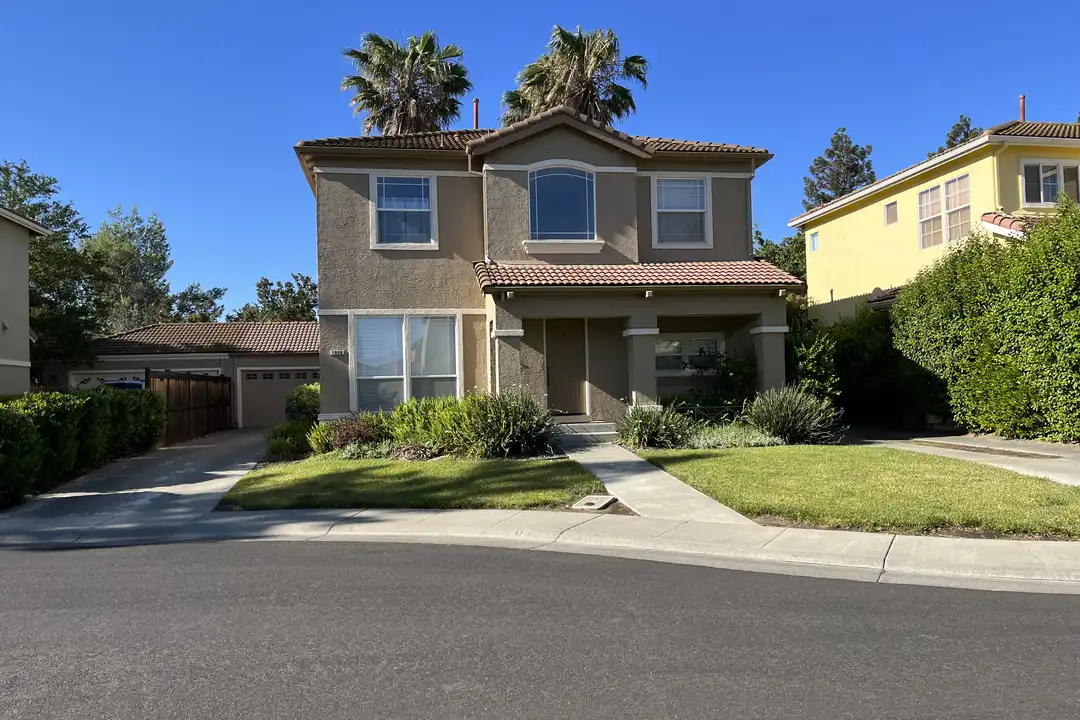 1806 Tahoe Pl - View 2
