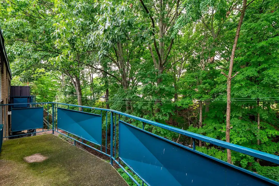 Mystic Creek Apartments – photo 1