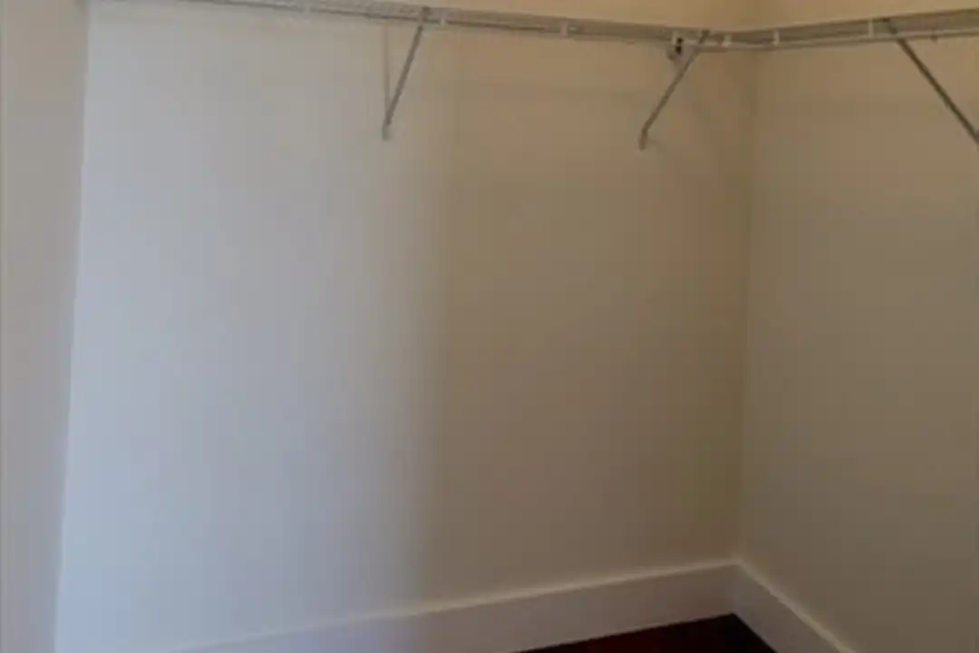250 Meridian St unit 307 - More