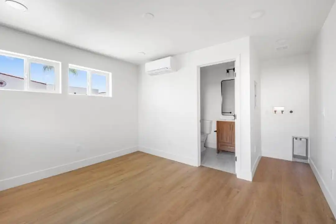4344 Van Dyke Ave - View 6