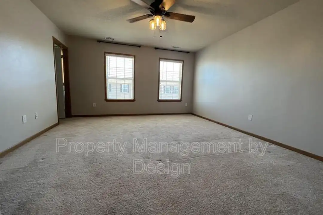 1005 NE Kamies Ln unit 1 - View 5