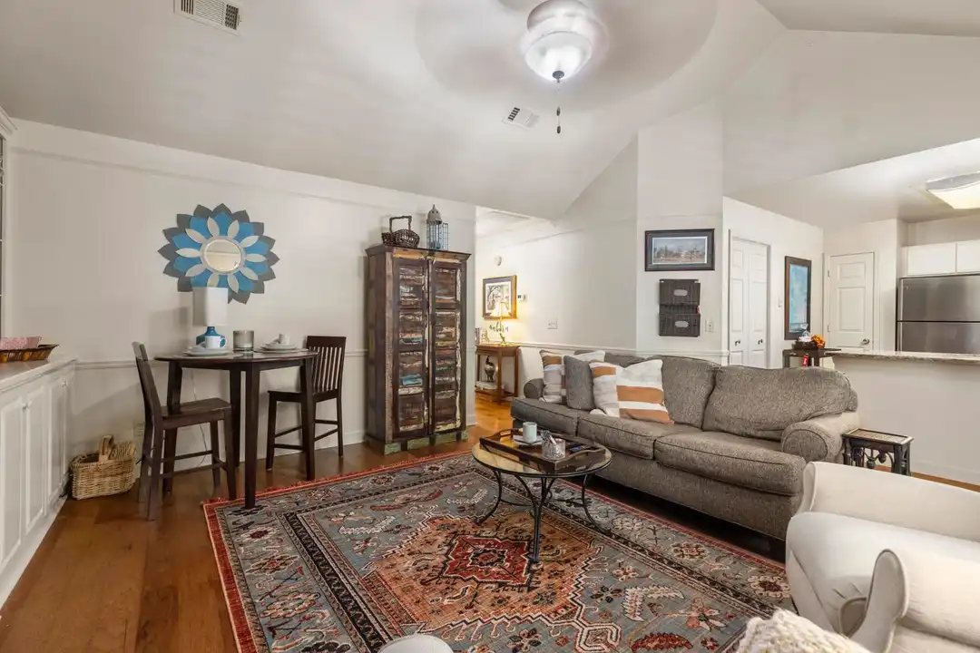 566 Homewood Dr - View 5