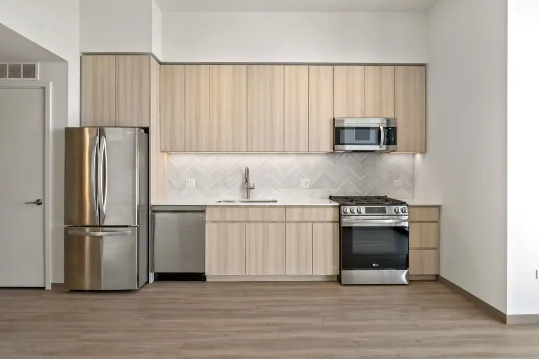 Apartment in West Chicago Township, Near West Side - View 4