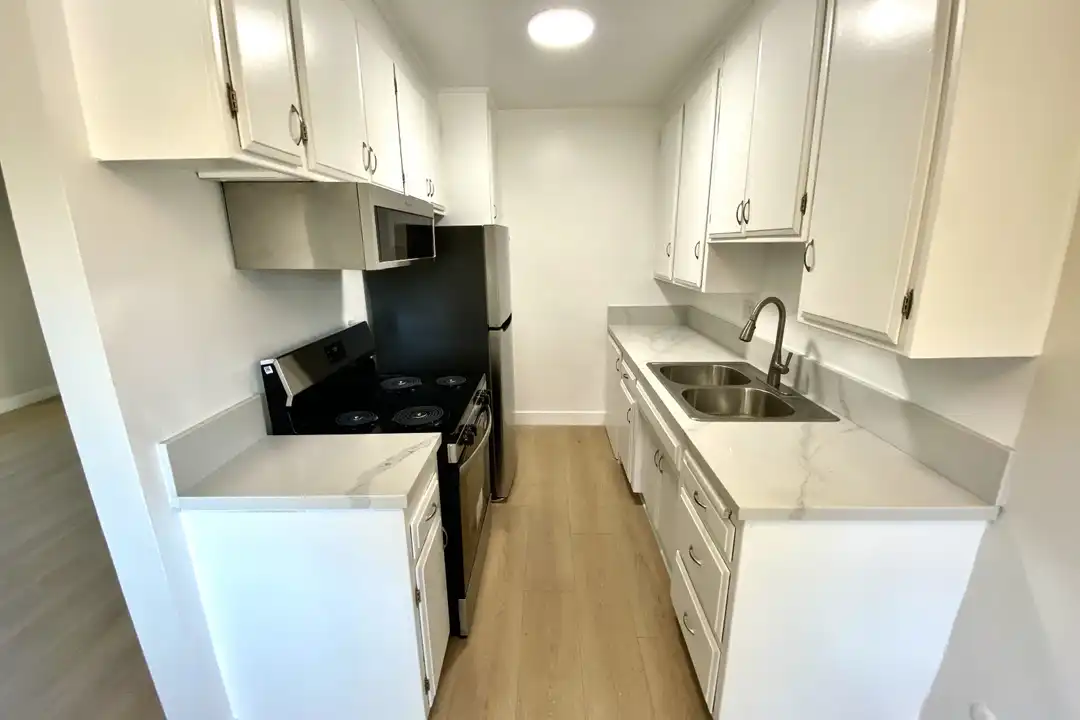2147 Baxter St unit 9 - More