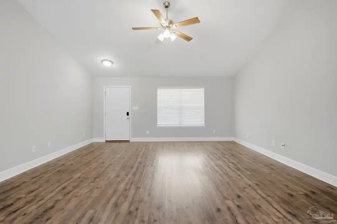 1454 Windy Ln - More