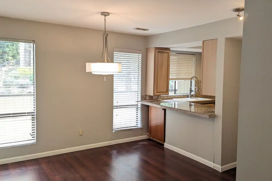 10819 NE 37th Pl unit # 107 - View 2