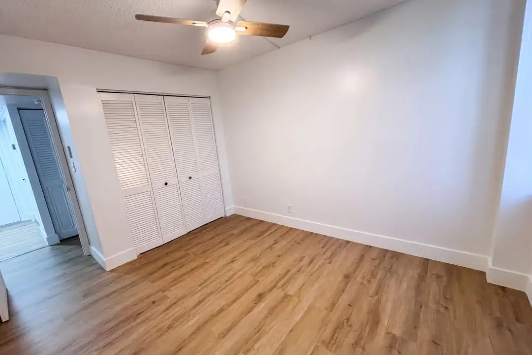 2741 Taft St unit 403 - More