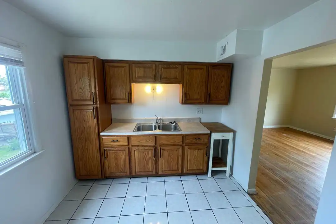 6221-6223 W Thurston Ave unit 6223 Upper - View 3