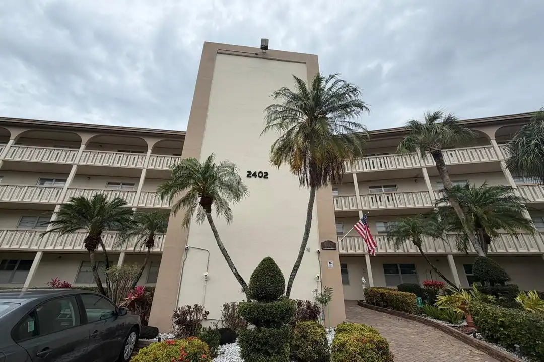 2402 Antigua Cir #D1 - View 3