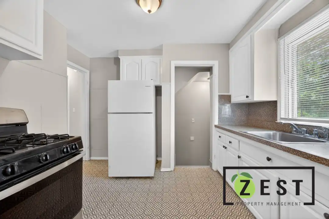 8262 Rosemont Ave - View 5