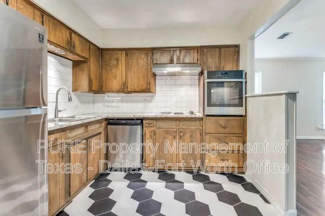 1224 Parkwood Pl - View 6