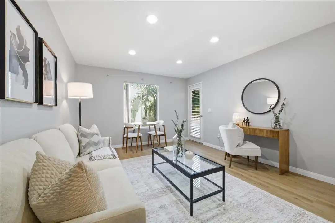 3440 Lebon Dr unit 4217 – další