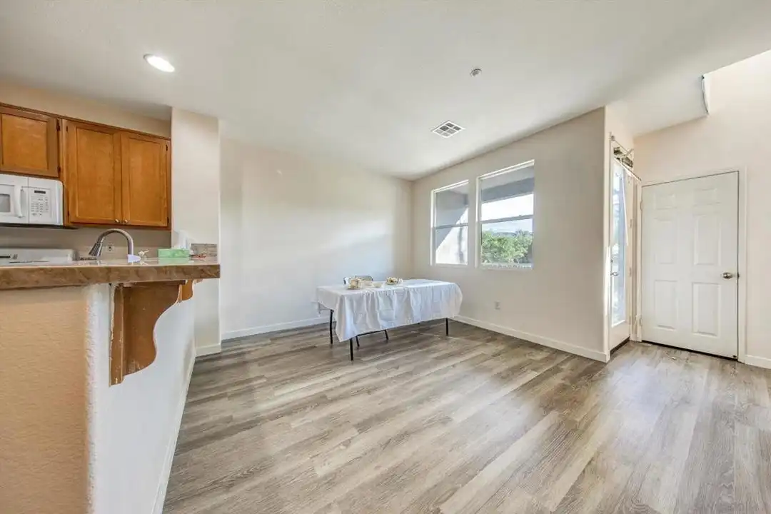 1583 Sumac Pl - View 6