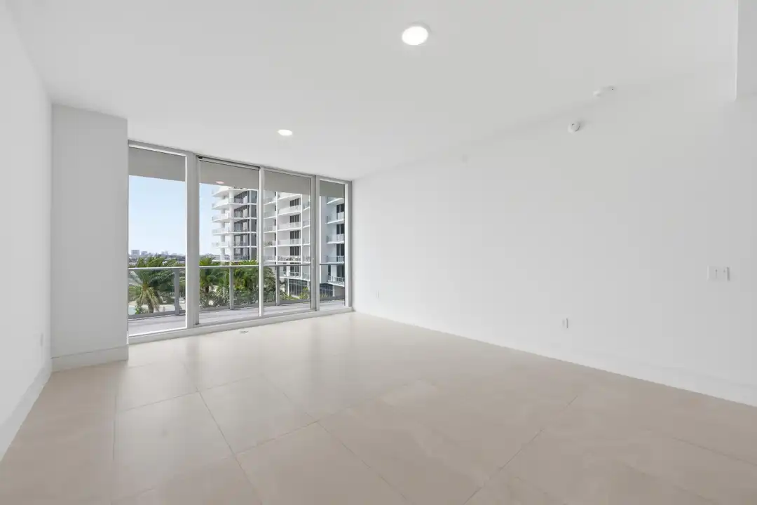 220 Lake Shore Dr unit 811 - More