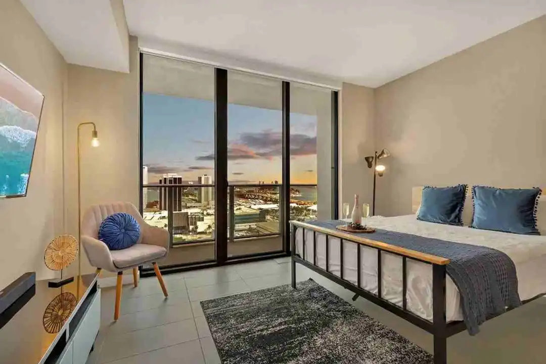 Apartment in Miami - More