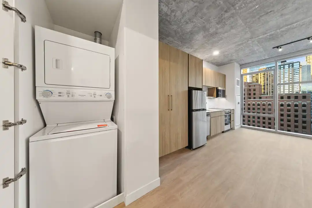 202 W Institute Pl - View 5