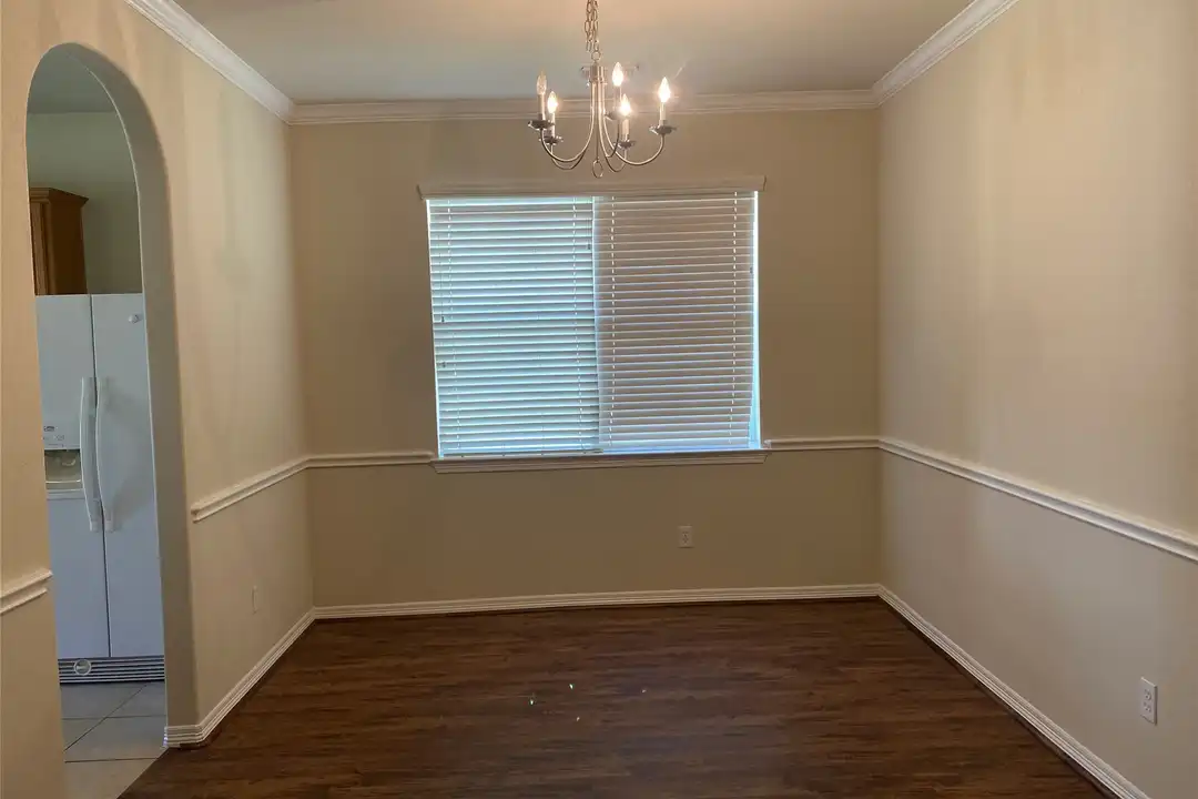 2912 Ashbrook Ln - View 3